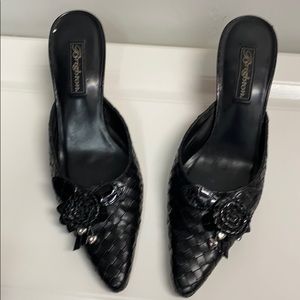 Brighton pumps. Black with cute design on top.